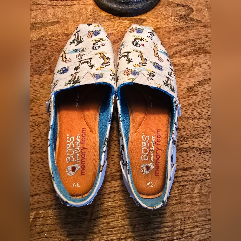 Bobs By Skechers (Dogs) Shoes Size 6 (Dogs On Beach)
